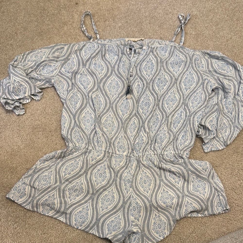 Love Stitch Gray Ruffled 3/4 Sleeve Blouse